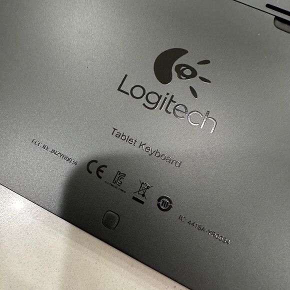 Logitech Wireless tablet Keyboard and stand - Picture 7 of 13